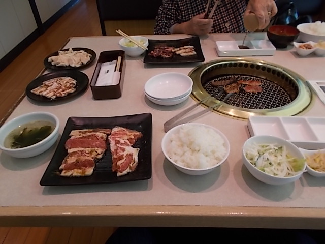 BIG選べる焼肉ハーフ&ハーフランチ(漫遊カルビ&豚カタロース)