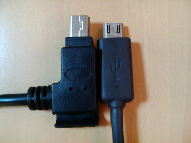 左Mini-USB右Micro-USB