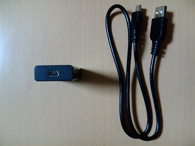 USB Audio Boxと付属USBケーブル